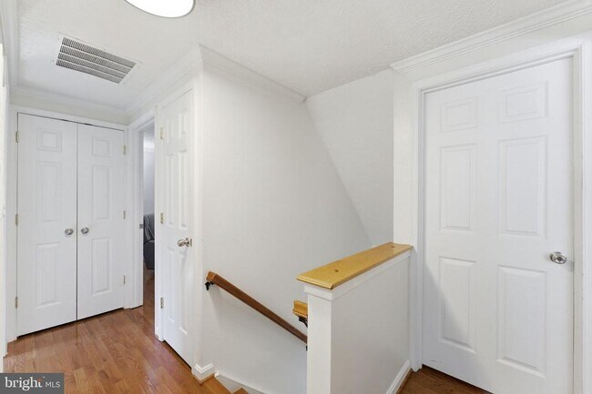 Building Photo - 15730 Vista Dr