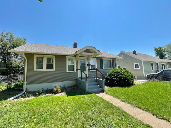 Building Photo - ADORABLE 4 bedroom standalone home - AVAIL...