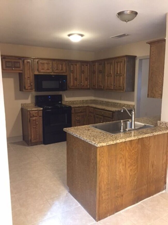 Building Photo - 8021 Bobwhite Dr