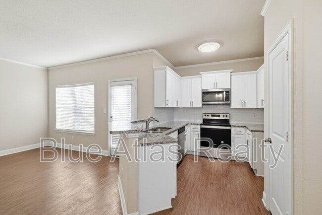 Building Photo - 268 Castleridge Dr