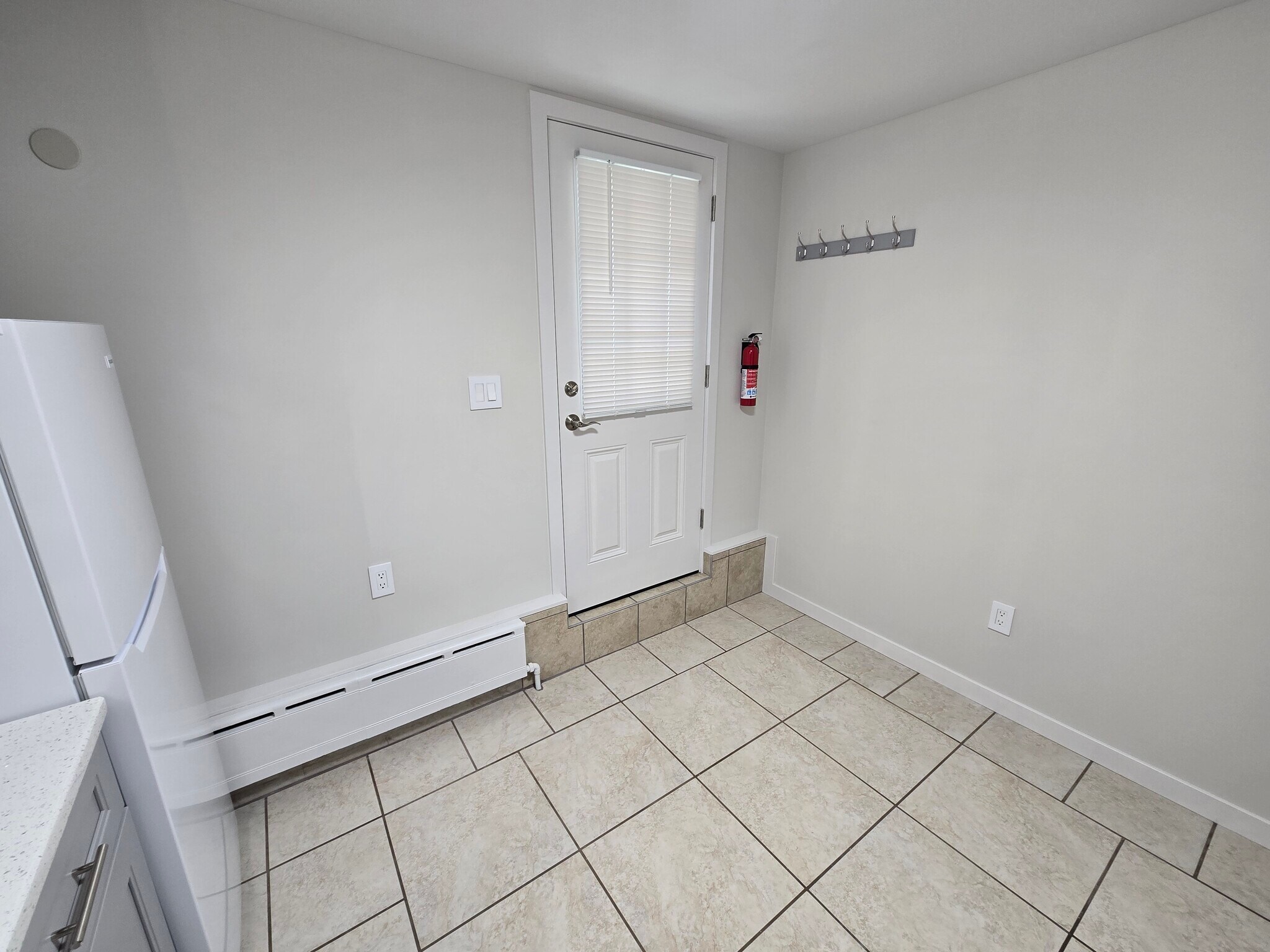 Building Photo - 117 Riverview Ave