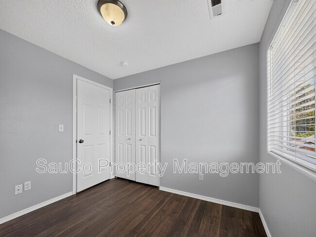 Building Photo - 48 S 17th Ct
