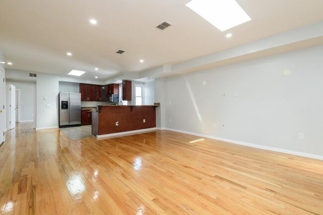Building Photo - 306 3rd St
