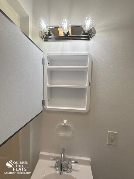 Building Photo - 5710 Phillips Ave