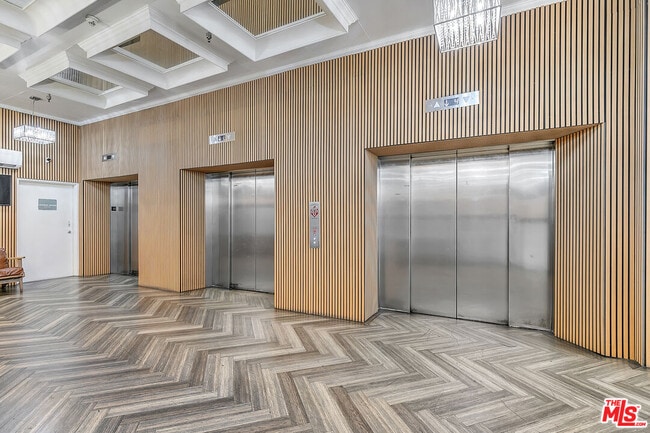 Building Photo - 312 W 5th St