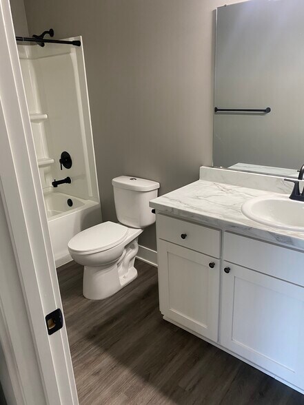 Building Photo - 2005 Franklin St