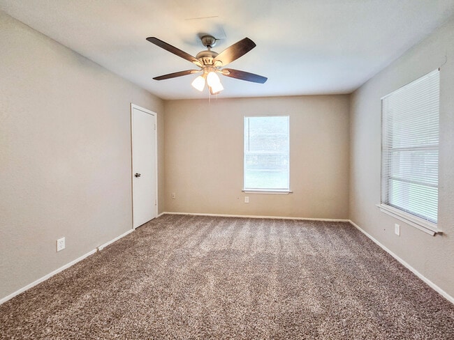 Building Photo - 601 Brookfield Dr