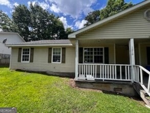 Building Photo - 121 Village Ln
