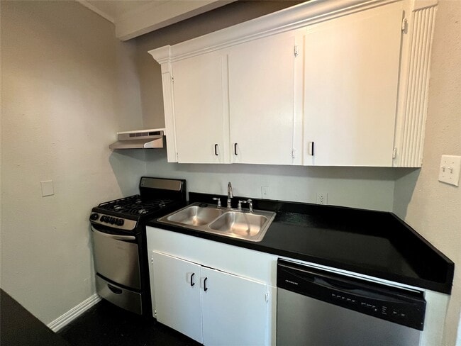 Building Photo - 219 Marshall St