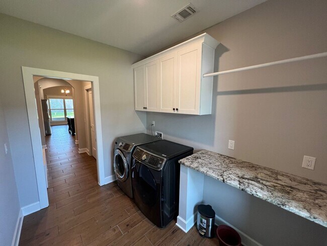 Building Photo - 5148 Sandy Shores Dr