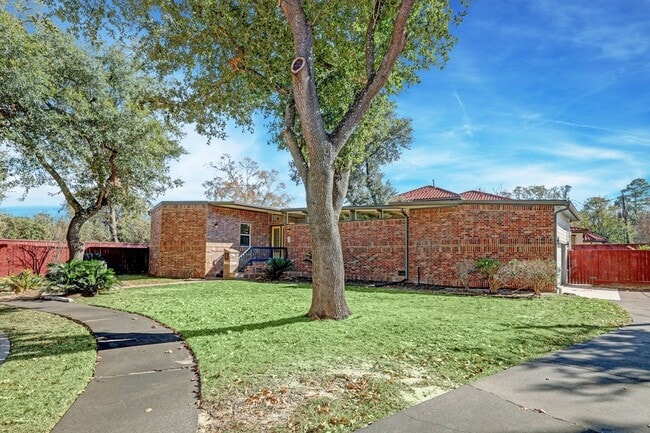 Building Photo - 12903 Figaro Dr