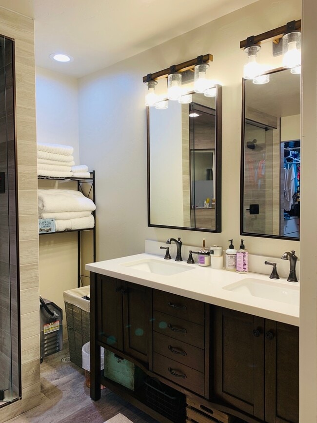 Building Photo - Spacious 4-Bed + Loft, 2.5-Bath Home with Stunning Mountain Views