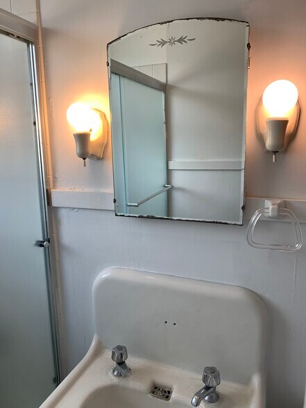Vanity Mirror - 618 S Farwell St