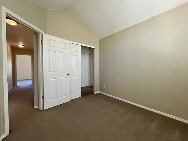 Building Photo - Spacious 3 Bedroom Home with Open Layout, Vaulted Bedrooms & Trail Access