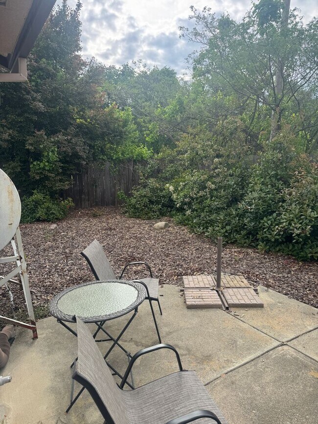 Building Photo - Furnished 1 bedroom in South Redding