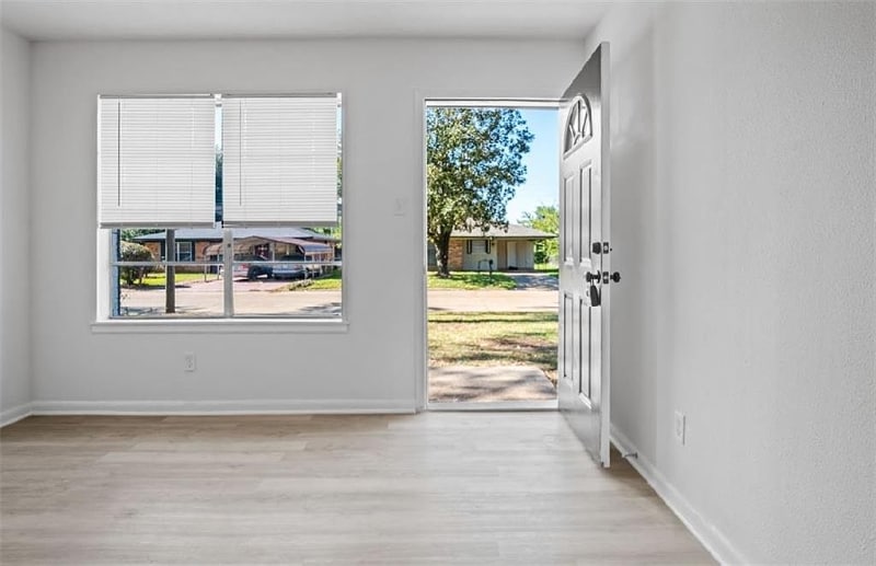 Building Photo - 5219 W Sandy Bayou Dr