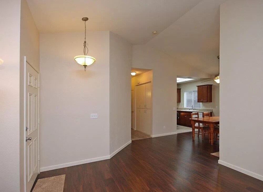 Building Photo - 9409 Laguna Pointe Way
