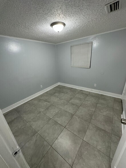 Building Photo - 1981 Hardee St