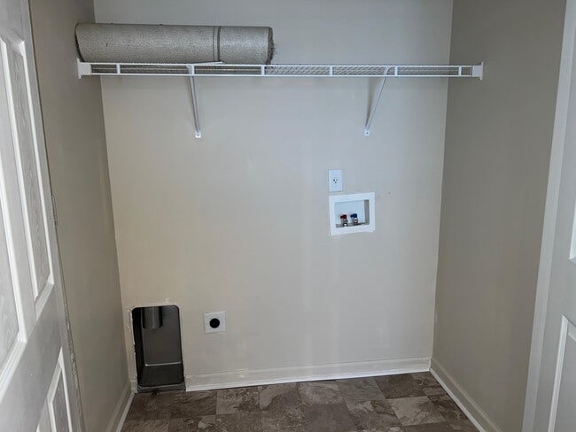 Building Photo - 201 Satomi Way