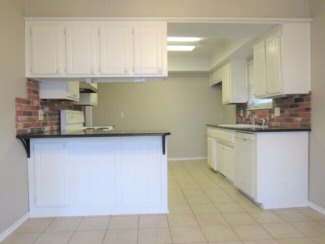 Building Photo - 10340 Exter Ave
