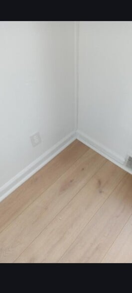 Building Photo - 12 Brewster St
