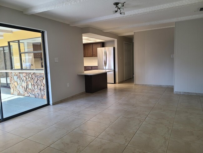 Building Photo - 725 Hibiscus Dr