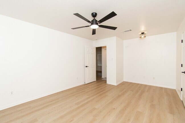 Building Photo - 2 Willow Ct