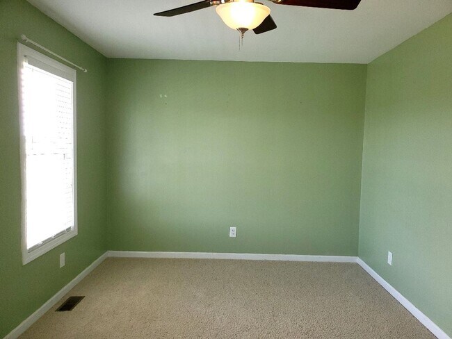 Building Photo - You have to see this beauty!