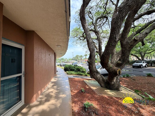 Building Photo - Fully Furnished Condo Unit in Fort Walton Beach!