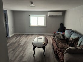 Building Photo - 2 Core St