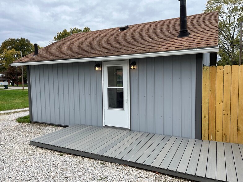 Building Photo - 13050 Beeson St NE