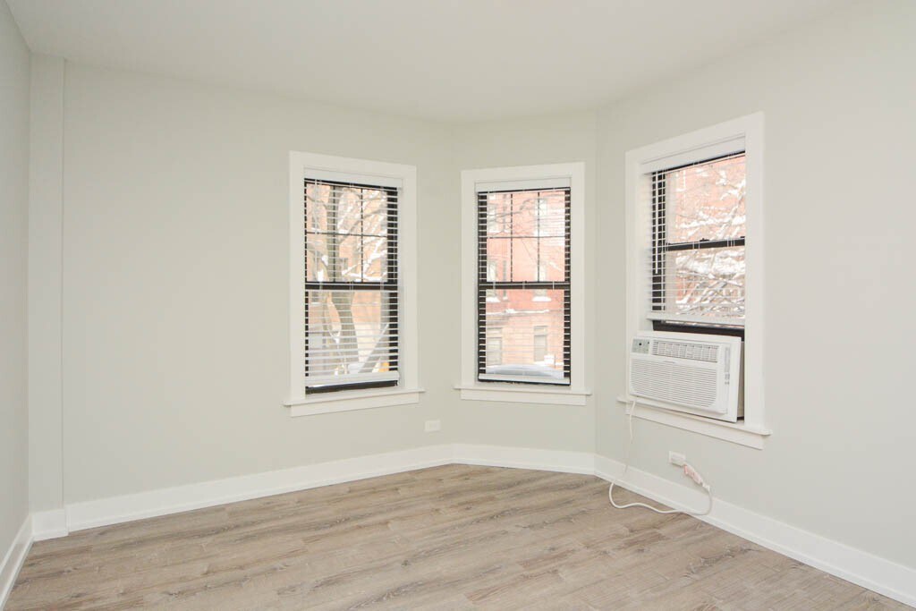 Building Photo - 423 W Belden Ave