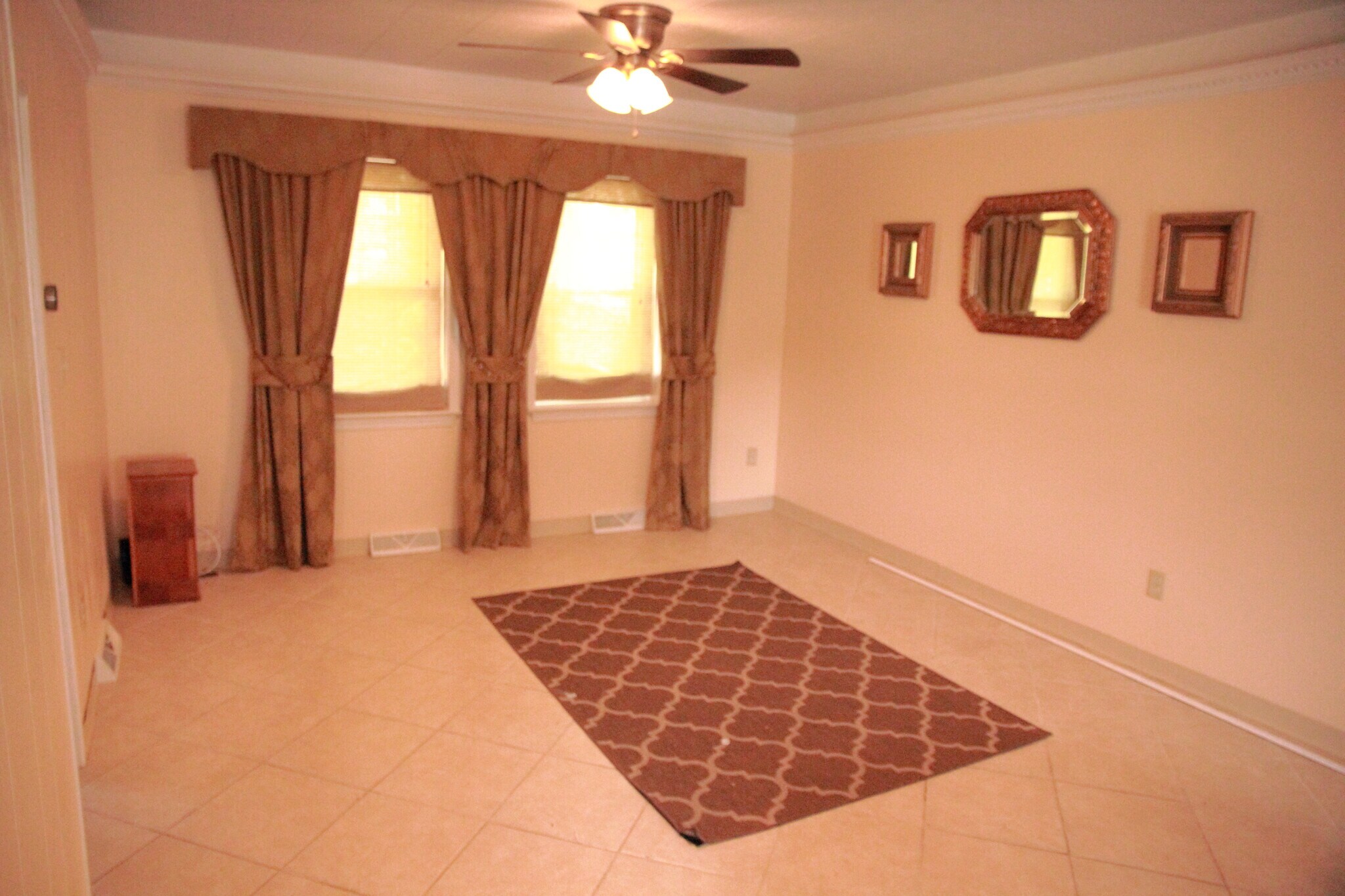 Living Room - 754 E Washington Ave