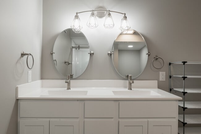 Building Photo - 7337 Collister Rd