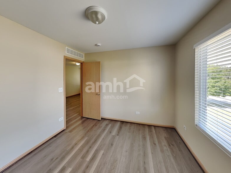 Building Photo - 25222 Declaration Dr