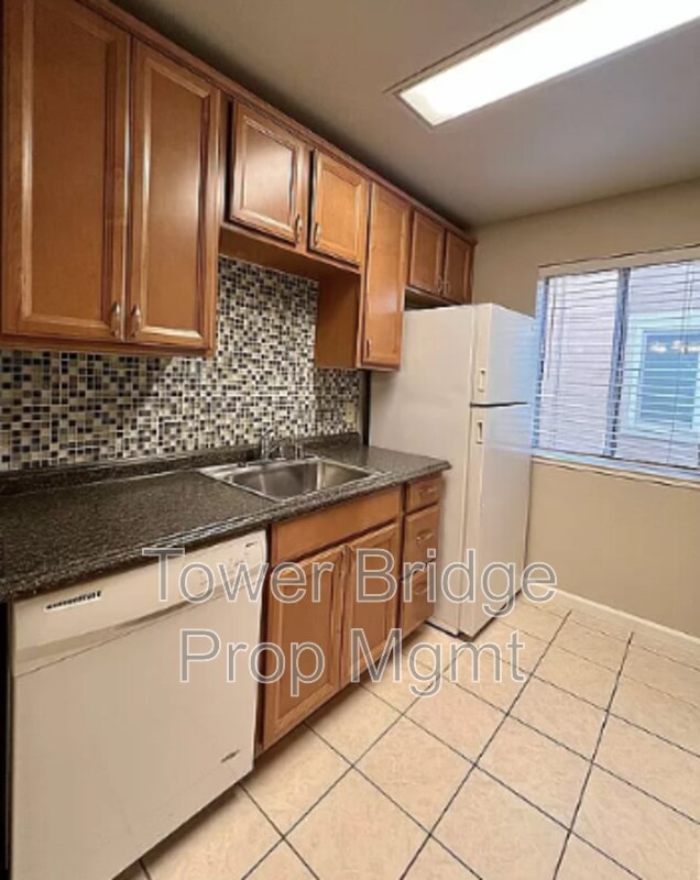 Building Photo - 11150 Trinity River Dr