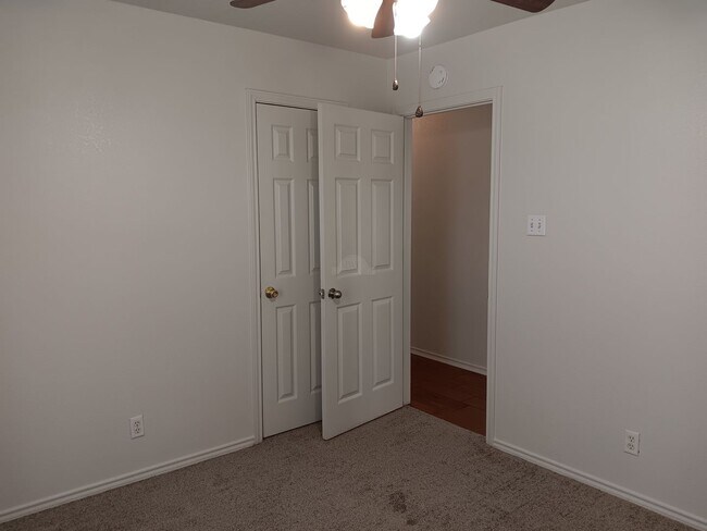 Building Photo - 914 McDaniel Cir