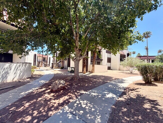 Building Photo - HIVE SUMMER MOVE-IN SPECIAL: 3 BEDROOM CONDO | COMMUNITY POOLS + WALKING TRAILS | CENTRAL LAS VEG...
