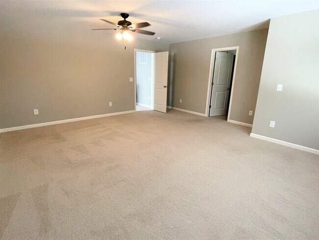 Building Photo - Newer Home in Reedy Fork, SS Appliance, Gr...