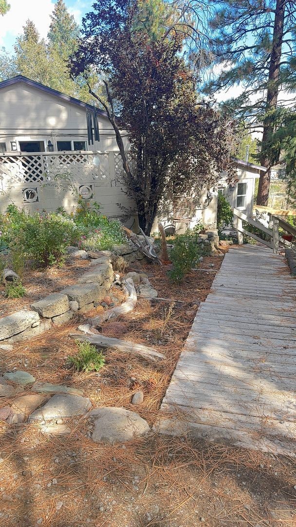 Building Photo - Charming Riverfront Cottage in Verdi – One...