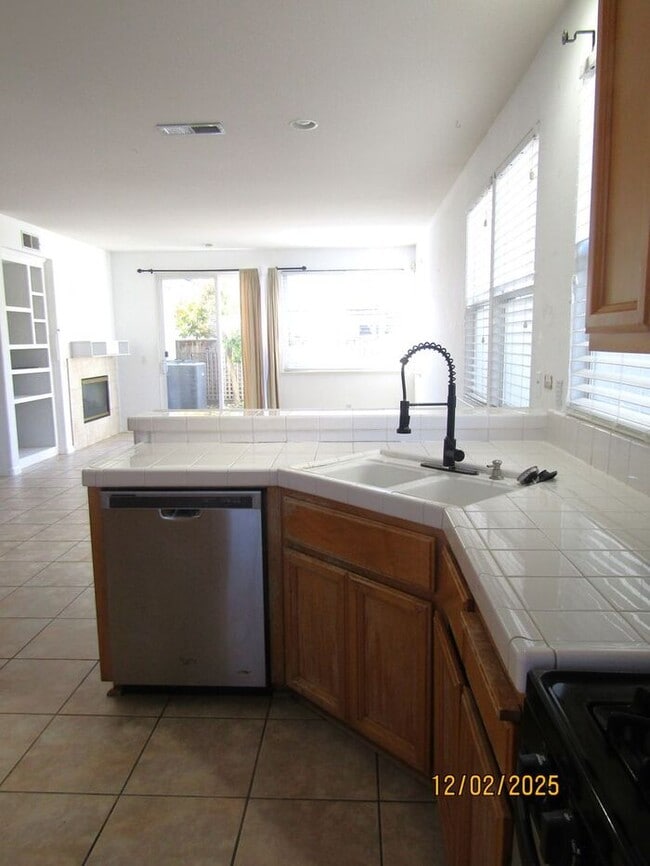 Building Photo - Beautiful 4 Bed 3 Bath Single Family Home in Santa Rosa- $3,250 per month!