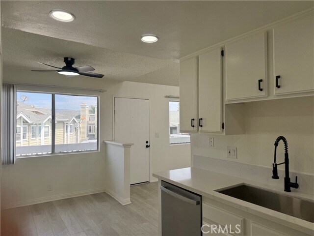 Building Photo - 14851 Mulberry Dr