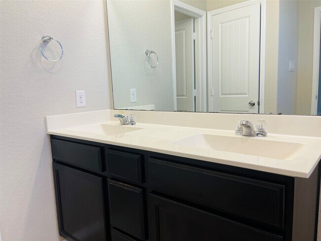 Building Photo - 719 Ashley Falls Ln