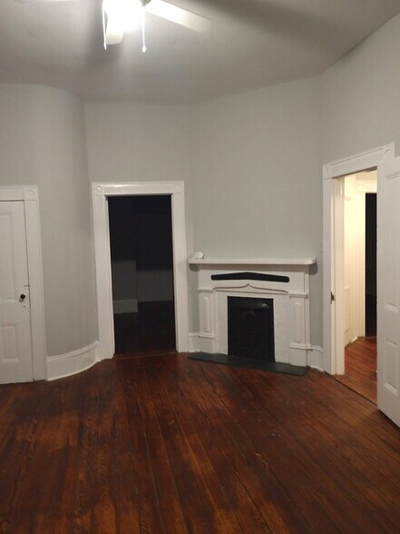 Building Photo - 215 N 5th Ave