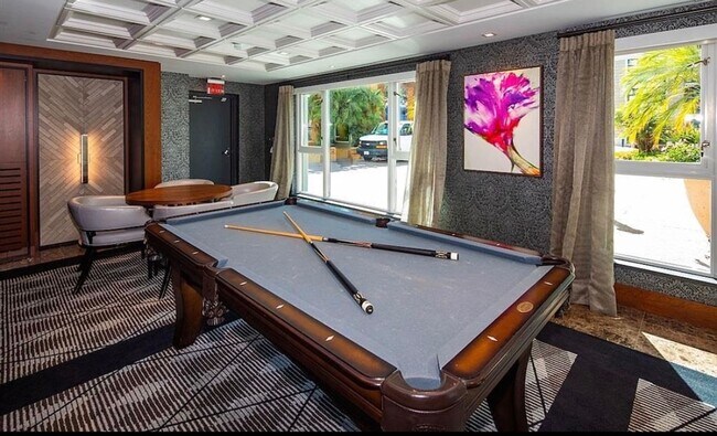 Building Photo - Stunning 1 bedroom, 1.5 bath in The Grande...