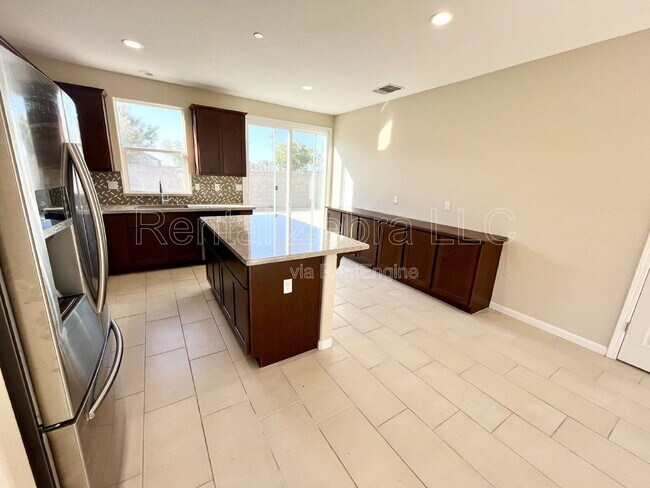 Building Photo - 482 Glendon Pl