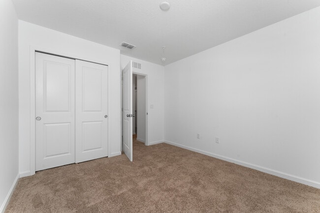 Building Photo - 9839 Walkway Dr