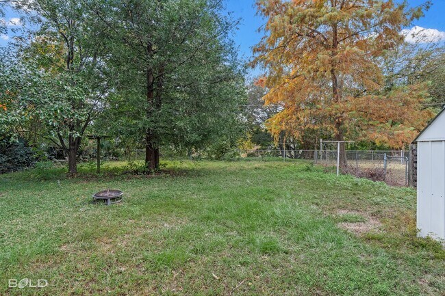 Building Photo - 2940 W Cavett Dr