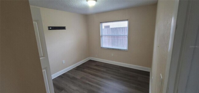 Building Photo - 450 Cart Ct