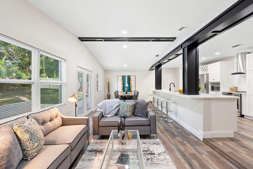 Building Photo - 505 Lake Shore Dr